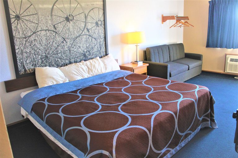 Bedroom 4, Super 8 by Wyndham Burlington, Des Moines