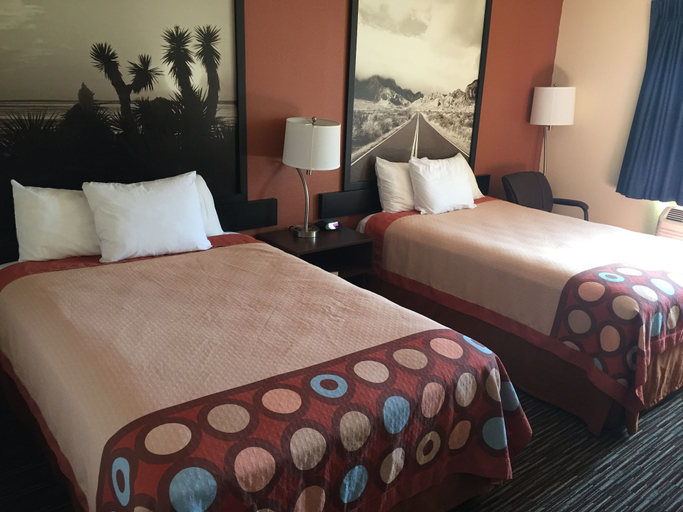 Bedroom 4, Super 8 by Wyndham College Station, Brazos