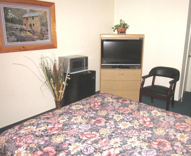 Bedroom 3, Color Country Motel, Garfield