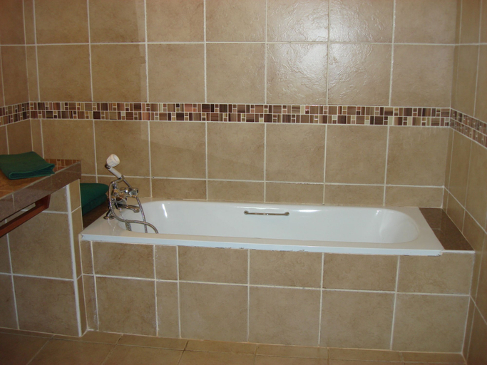 Bathroom 5, Voi Wildlife Lodge, Voi