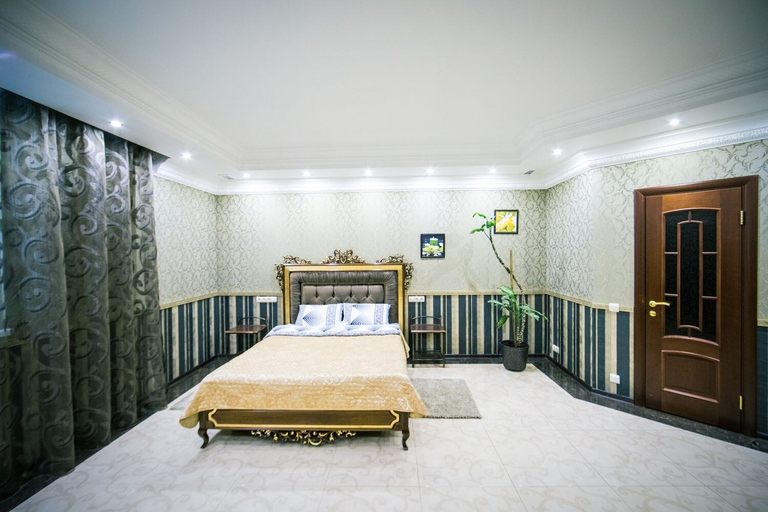 Bedroom 1, Ladomir Yauza, Eastern