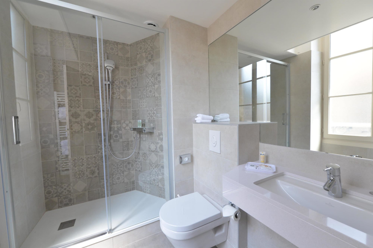 Bathroom 4, Best Western Plus Hotel D'Angleterre, Cher