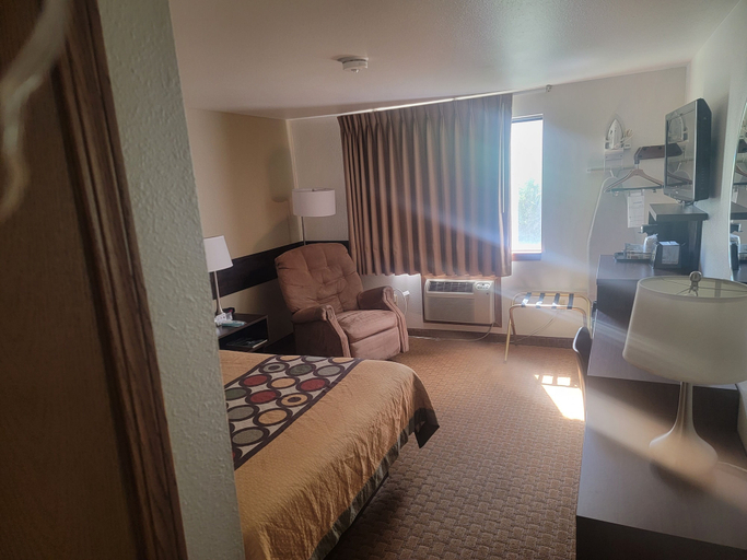 Bedroom 2, Super 8 by Wyndham Cody, Park