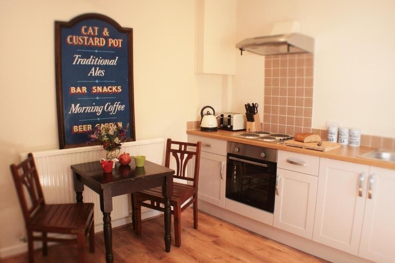 Others 5, Cat and Custard Pot Inn, Gloucestershire