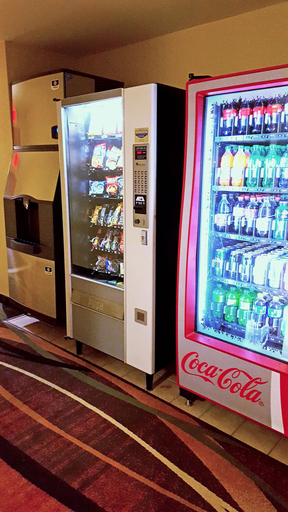 Food & Drinks 5, Super 8 by Wyndham Brookings, Brookings