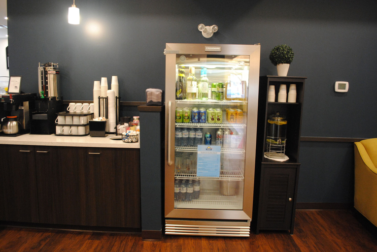 Food & Drinks 5, Days Inn & Suites by Wyndham Lindsay, Kawartha Lakes