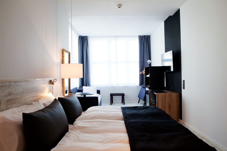 Bedroom 2, Catalonia Berlin Mitte, Berlin