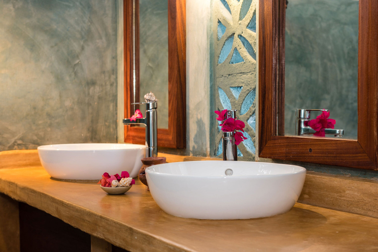 Bathroom 4, Sunshine Marine Lodge, Kaskazini 'A'