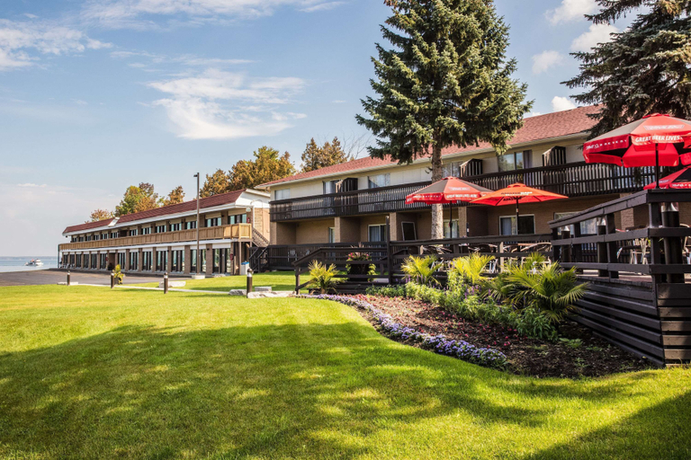 Exterior & Views 2, Ramada by Wyndham Jacksons Point, York