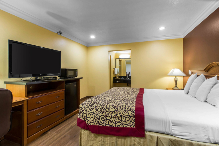 Bedroom 5, Rodeway Inn Cypress - Buena Park, Orange