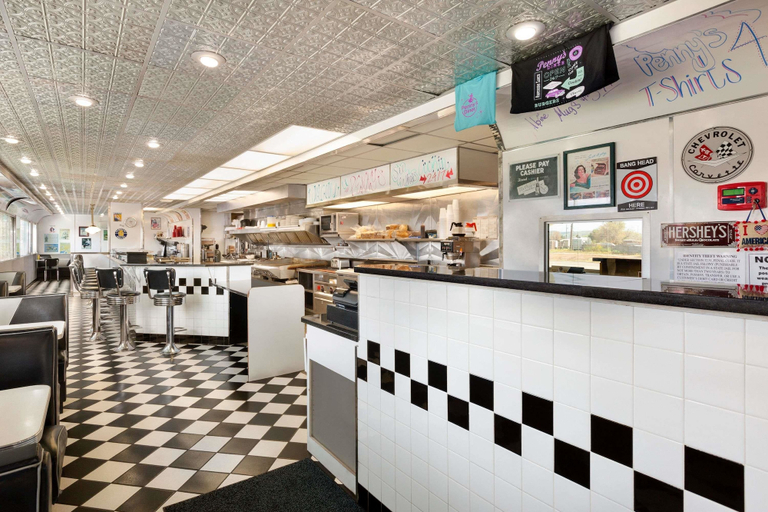 Food & Drinks 5, Travelodge by Wyndham Alpine, Brewster