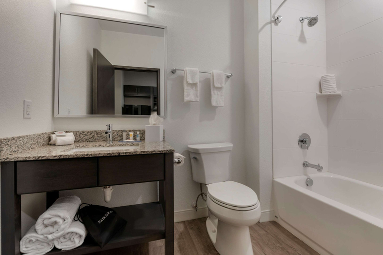 Bathroom 4, MainStay Suites Cincinnati University - Uptown, Hamilton