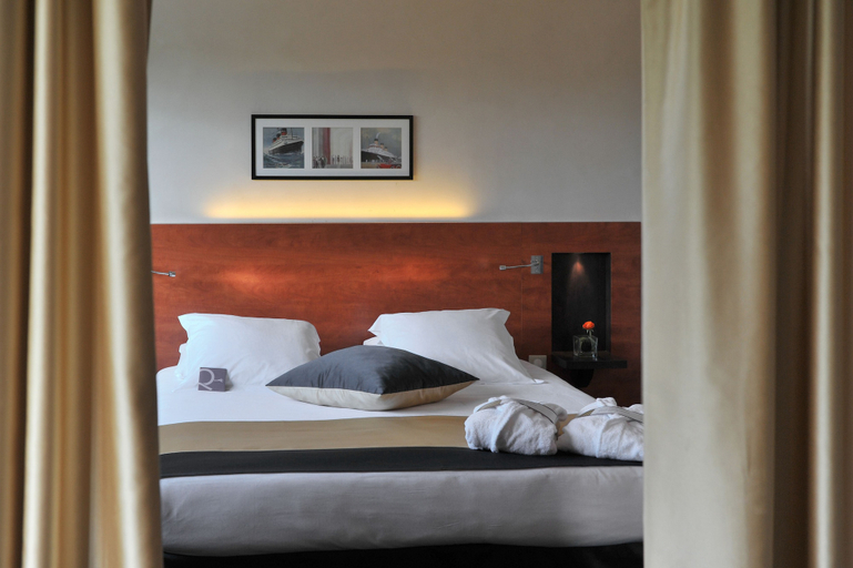 Bedroom 3, Mercure Maurepas Saint Quentin hotel, Yvelines
