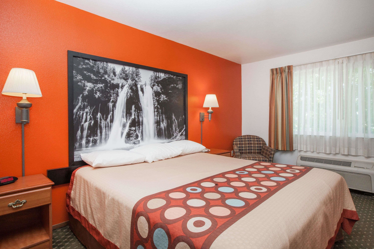 Bedroom 4, Super 8 by Wyndham Cloverdale Wine Country, Sonoma