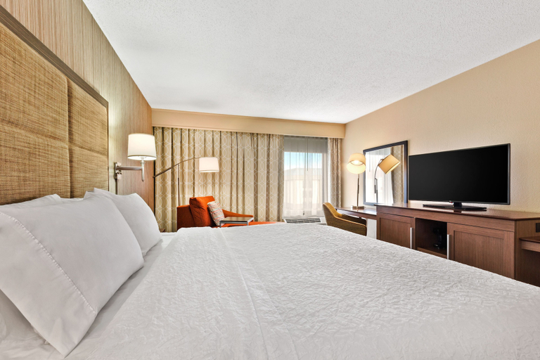 Bedroom 2, Hampton Inn Collinsville, Madison