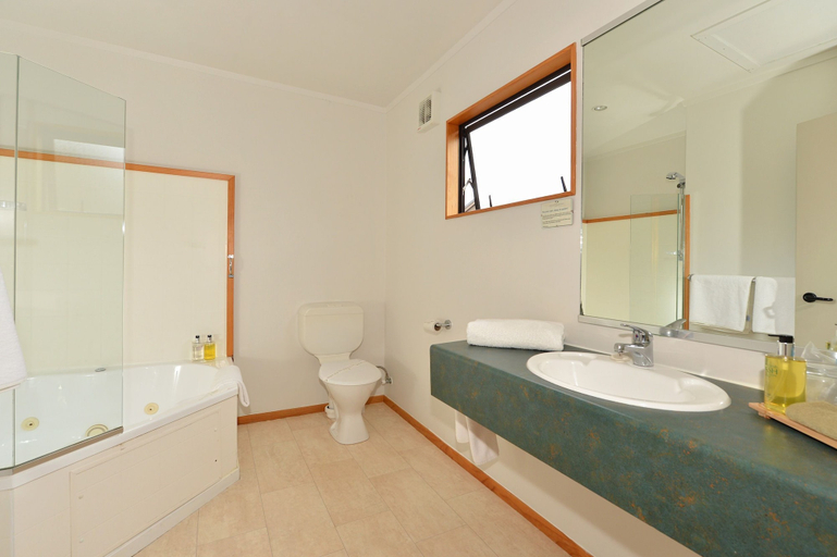 Bathroom 5, Kerikeri Homestead Motel & Apartments, Far North