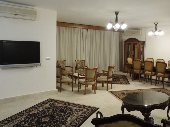Others 5, Sultan Cairo Nile Maadi, Giza