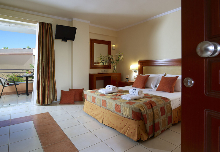 Bedroom 3, Avantis Suites Hotel, Central Greece