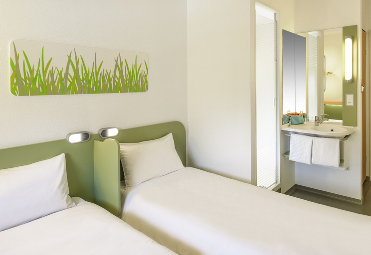 Bedroom 3, ibis budget Basel City, Basel
