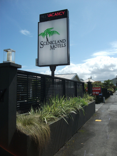 Others 5, Scenicland Motels, Grey