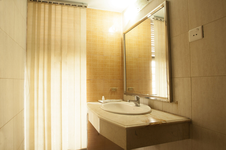 Bathroom 4, White Orchid, Cox's Bazar