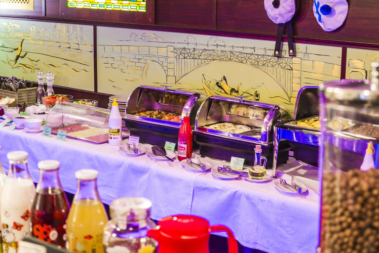 Food & Drinks 5, Nevsky Bereg 122, Sankt-Peterburg gorsovet