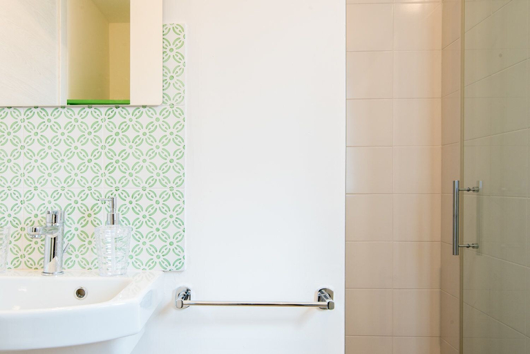 Bathroom 4, La Viola e il Sole, Fermo