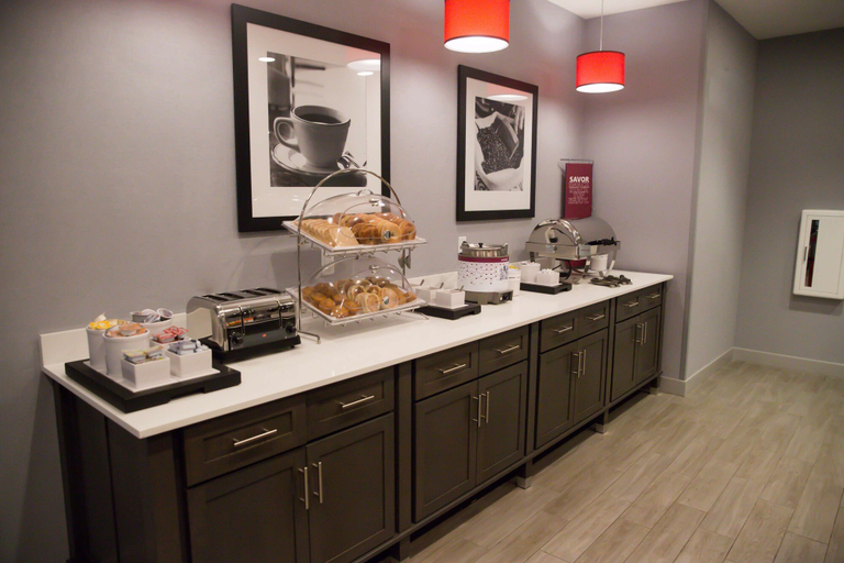 Food & Drinks 5, Hampton Inn Pontiac, Livingston