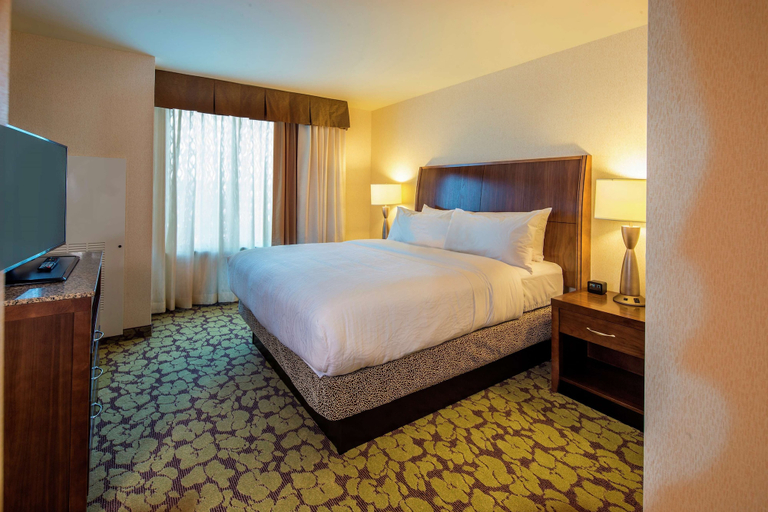 Bedroom 3, Hilton Garden Inn Uniontown, Fayette