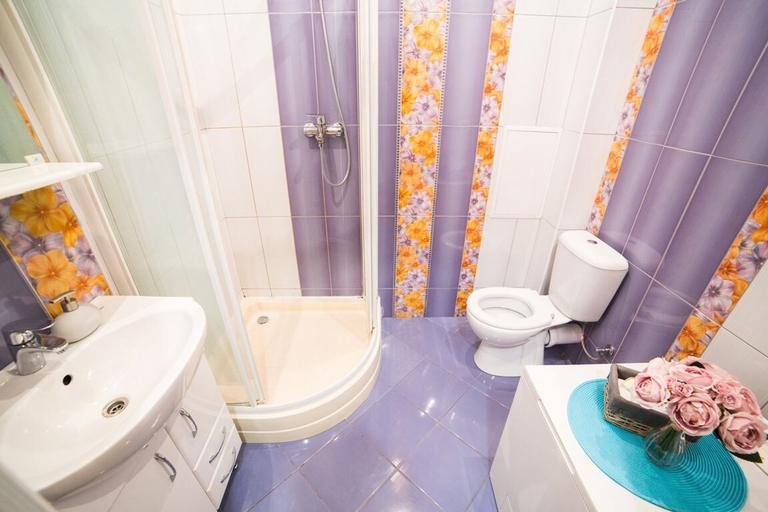 Bathroom 2, 1 Bedroom Apartment Ave Svobody 1-3, L'vivs'ka