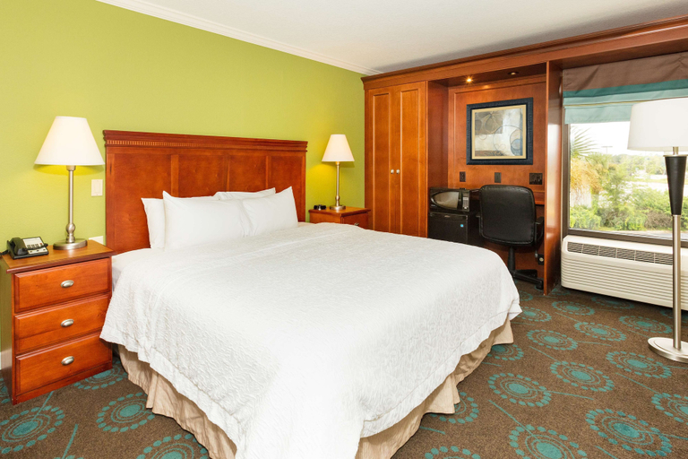 Bedroom 4, Hampton Inn Daytona Speedway, Volusia