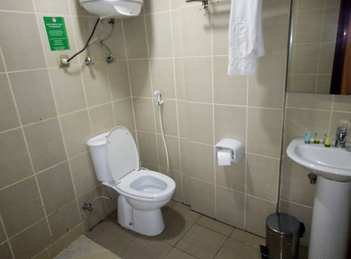 Bathroom 3, Kaleb Hotel, Addis Abeba