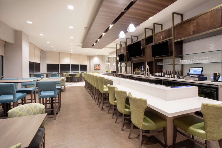 Food & Drinks 5, Hilton Garden Inn Omaha Aksarben Village, Douglas