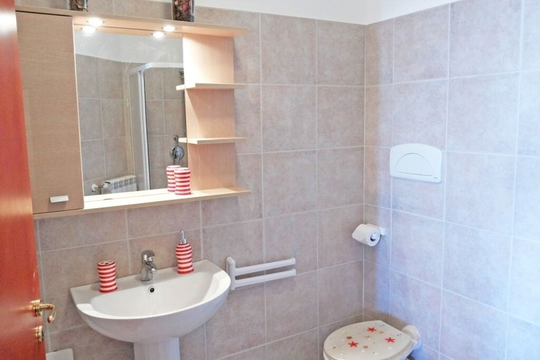Bathroom 4, Tempa delle Rose, Salerno