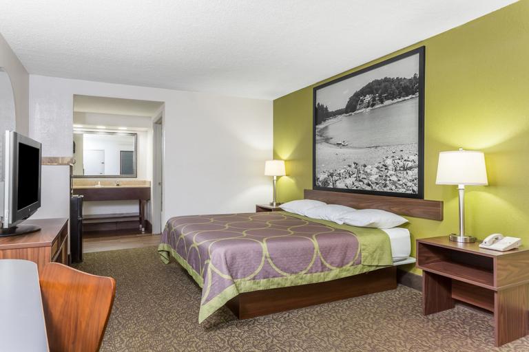 Bedroom 2, Super 8 by Wyndham Gainesville, Hall