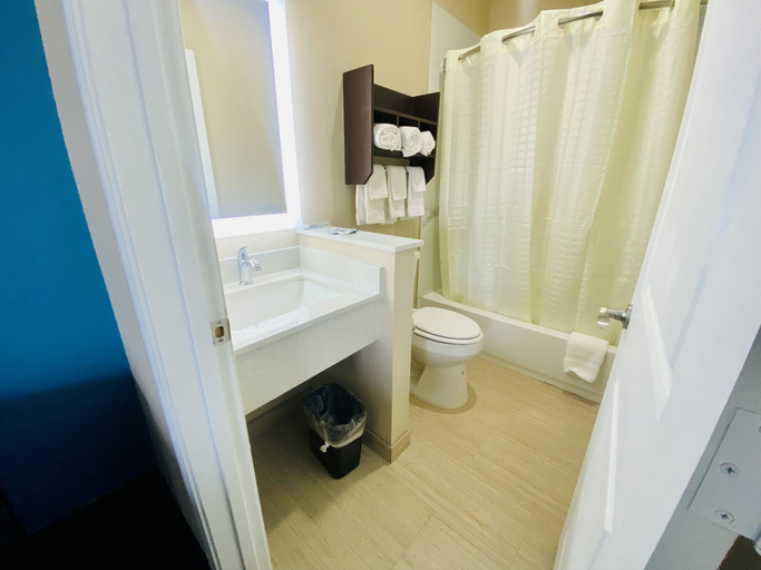 Bathroom 4, Scottish Inns & Suites Hitchcock/Santa Fe, Galveston