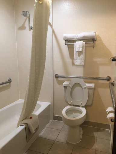Bathroom 5, Days Inn by Wyndham Pocatello University Area, Bannock