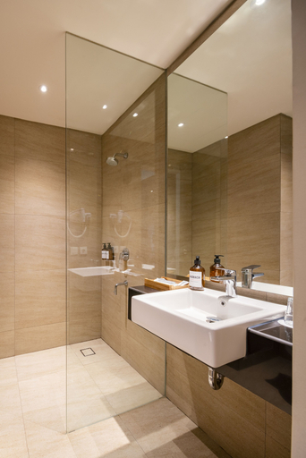 Bathroom 5, Luminor Hotel Kota Jakarta by WH, West Jakarta