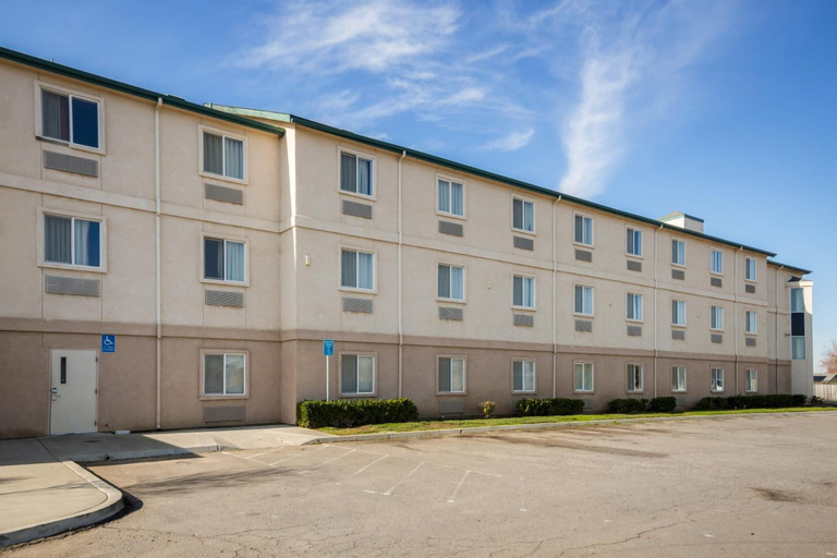 Exterior & Views 2, Howard Johnson by Wyndham Lemoore Near Naval Air Station, Kings