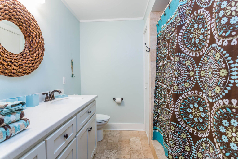 Bathroom 3, 619 Bartow Street by Hodnett Cooper, Glynn