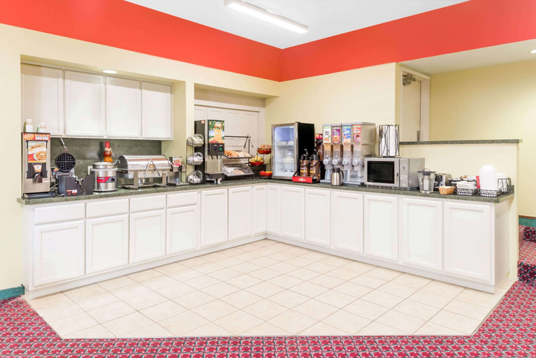 Food & Drinks 5, Ramada by Wyndham Vandalia, Fayette