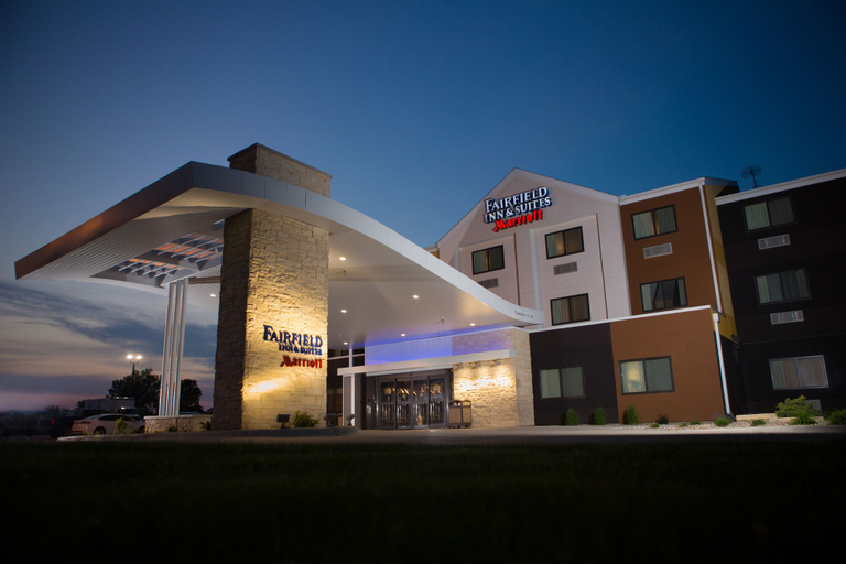 Exterior & Views 2, Fairfield Inn & Suites by Marriott Burlington, Des Moines