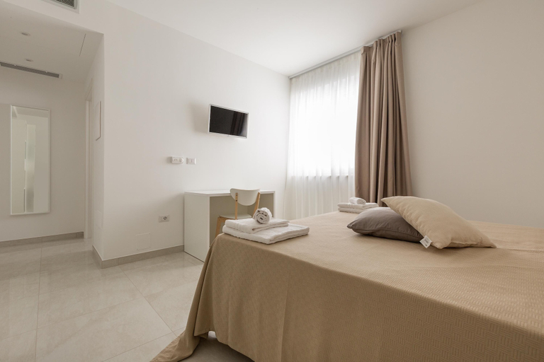 Room 3, 2399 Sdmr - Matrimoniale Standard, Lecce