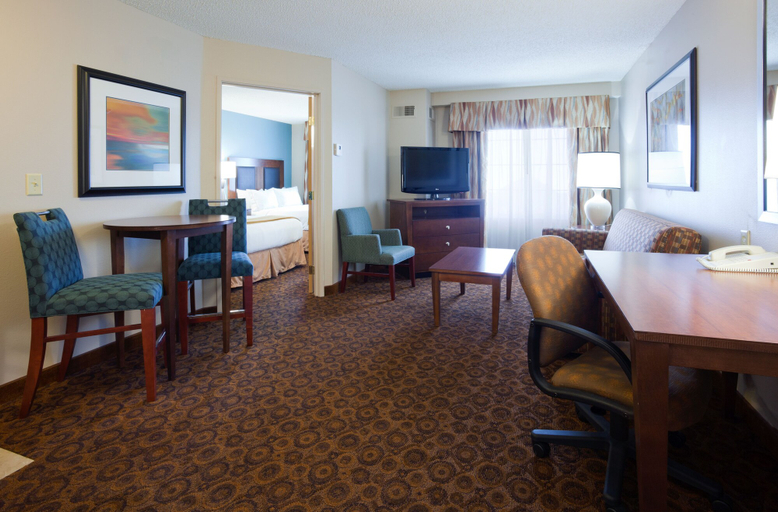 Bedroom 5, Holiday Inn Express & Suites ST. CLOUD by IHG, Stearns