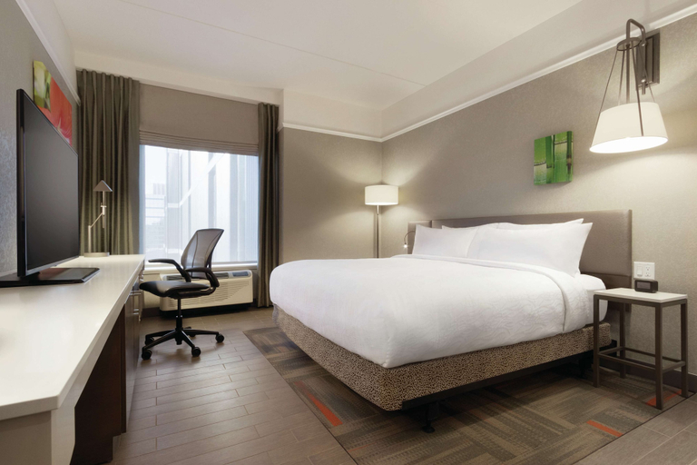 Bedroom 3, Hilton Garden Inn Calgary Downtown, Division No. 6