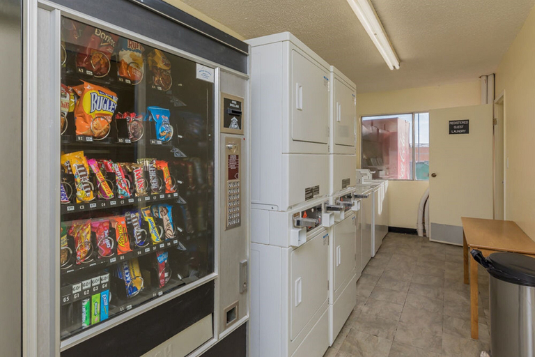 Food & Drinks 5, Motel 8 Rock Springs, Sweetwater