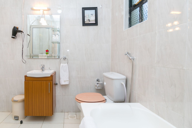 Bathroom 4, Fahari Gardens Hotel, Embakasi East