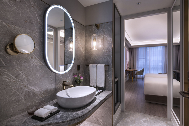 Bathroom 5, Mercure Shanghai Hongqiao Central, Shanghai