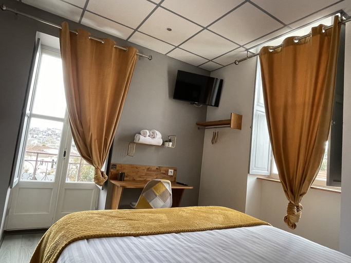 Bedroom 4, Le Central Hôtel Bar, Pyrénées-Atlantiques
