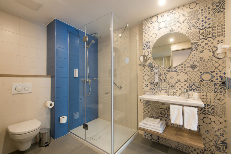 Bathroom 4, Three Corners Lifestyle Hotel, Budapesti
